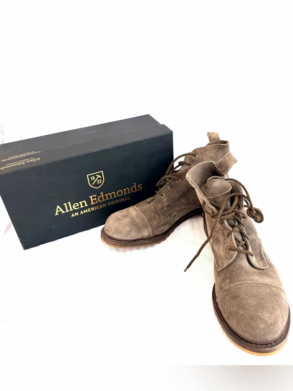 Allen Edmonds Brown Suede Chukka Lace-Up Boots